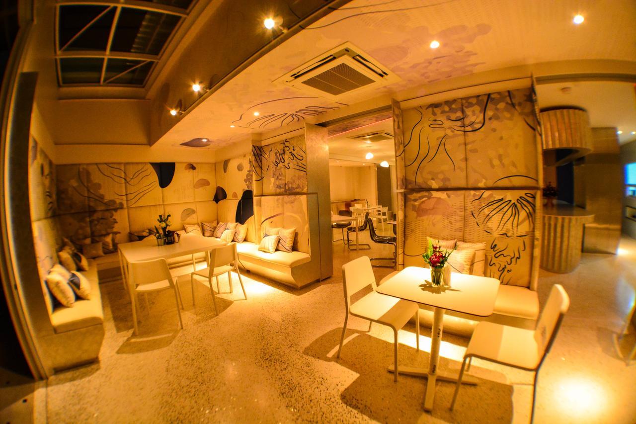 素叻他尼彗星酒店 外观 照片