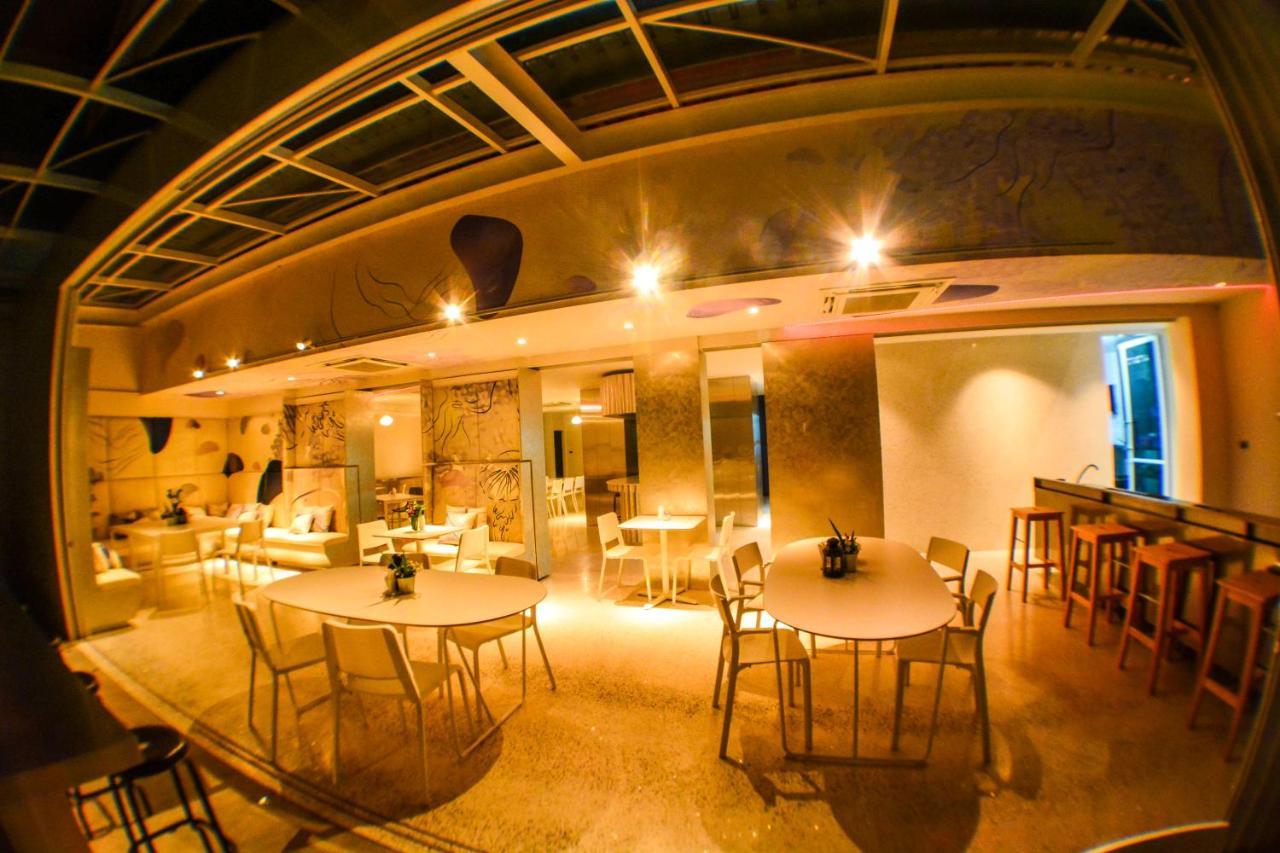 素叻他尼彗星酒店 外观 照片