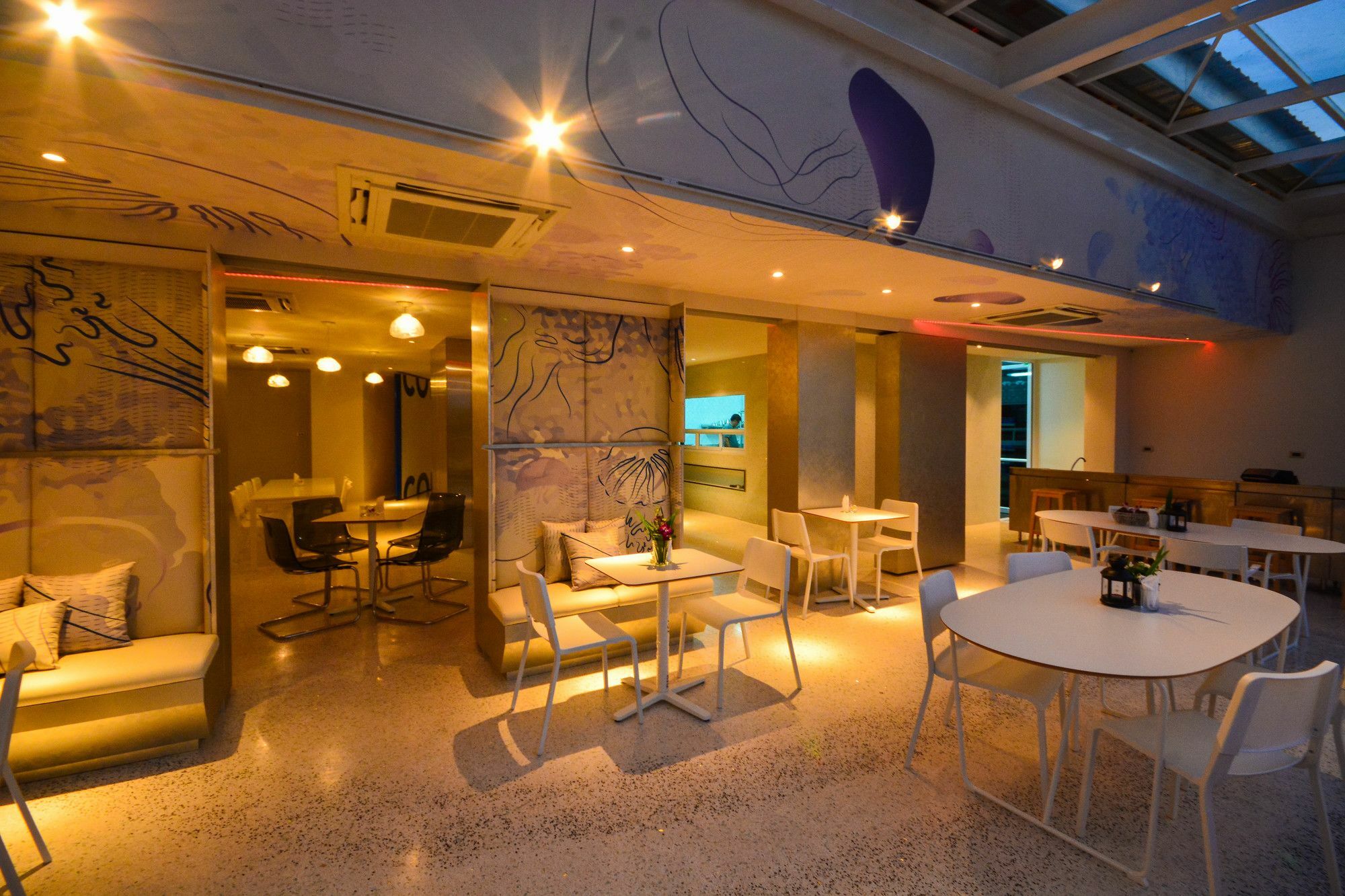 素叻他尼彗星酒店 外观 照片